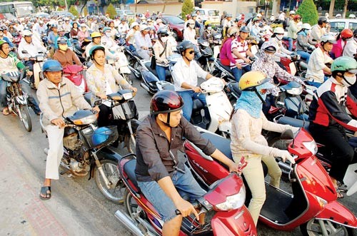 Traffic jam regularly occurs in Cong Hoa street, Tan Binh district, HCMC during peak hours (Photo: SGGP)